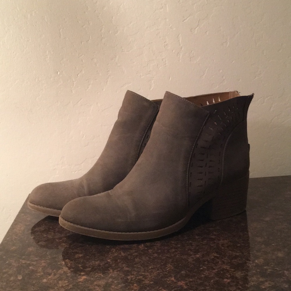 Grey boot